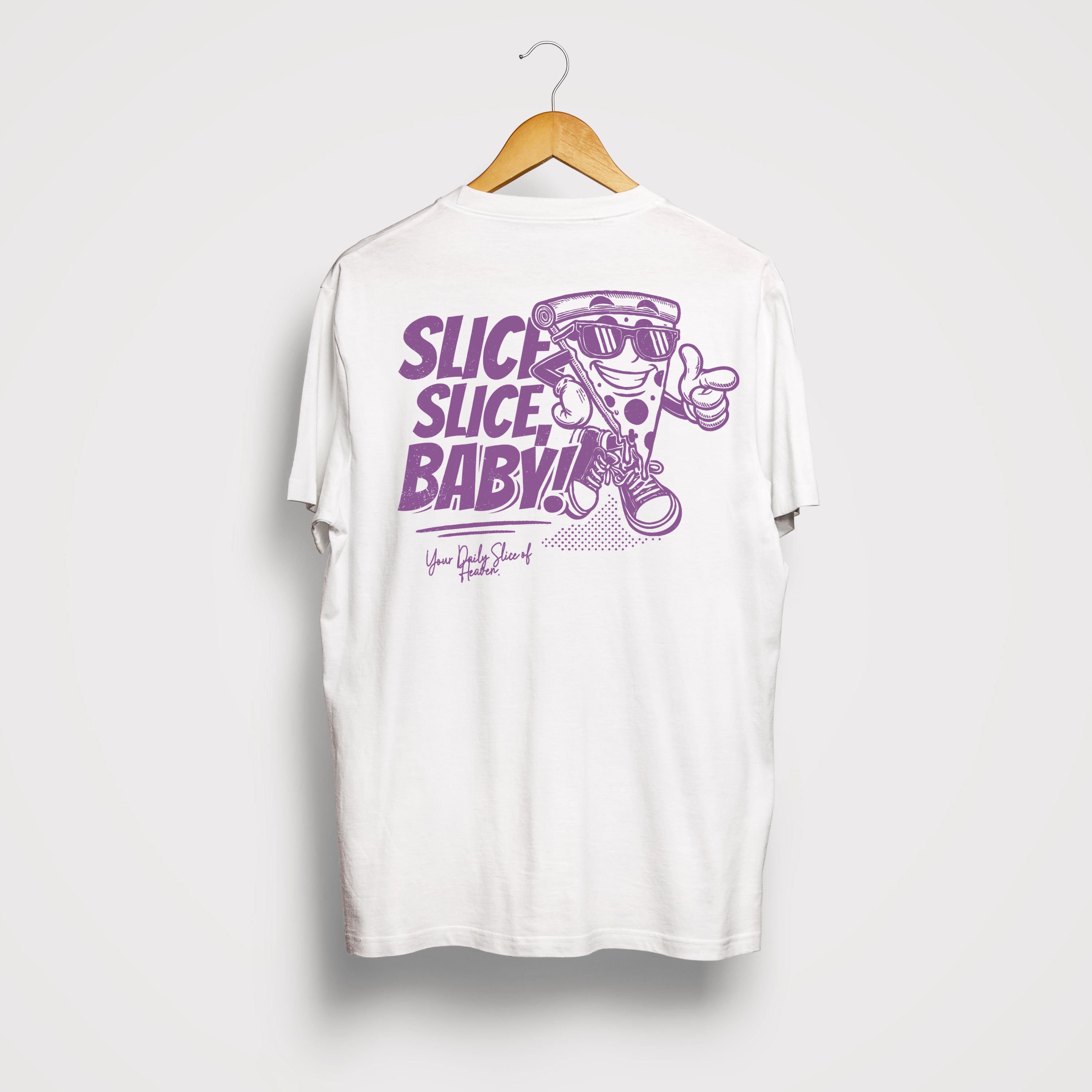 "Slice, Slice, Baby!" - Bite & Banter - Purple - Organic Unisex Shirt mit Rückenprint