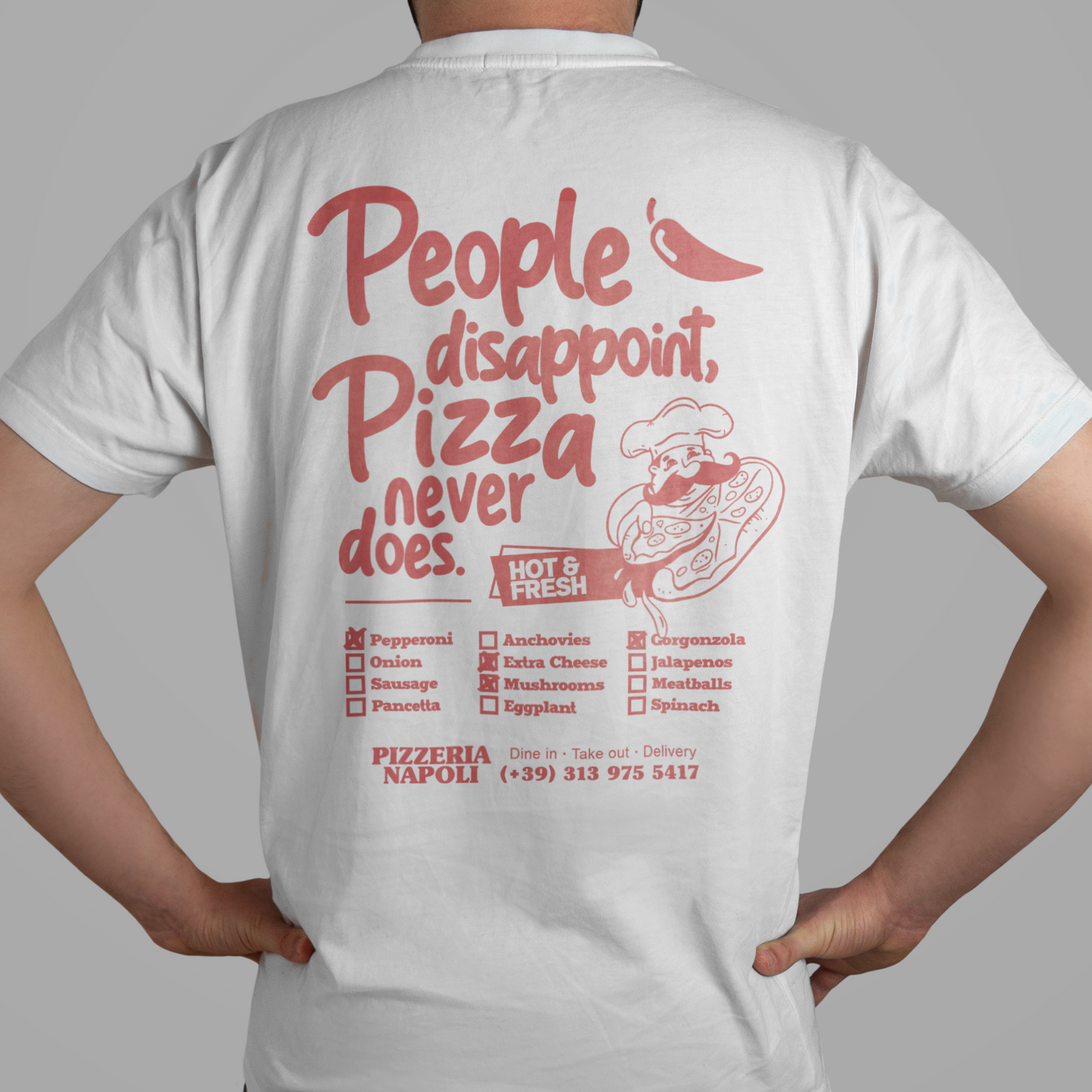 People disappoint, Pizza never does - Unisex Shirt aus qualitativer Bio-Baumwolle - Rücken- & Frontprint